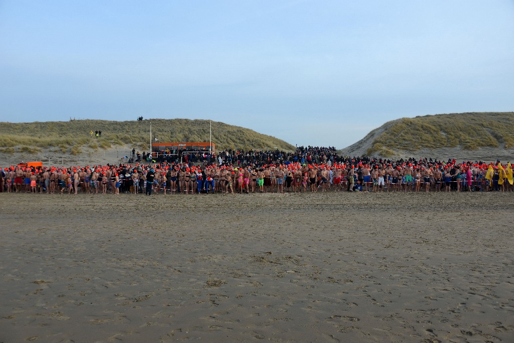 ../Images/Nieuwjaarsduik Nederzandt 2015 032.jpg